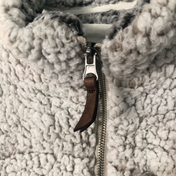 Fuzzy Pullover Jacket - Picture 4 of 10